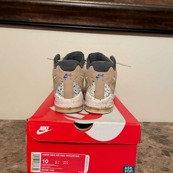 SHOES - Picture 3 of 16